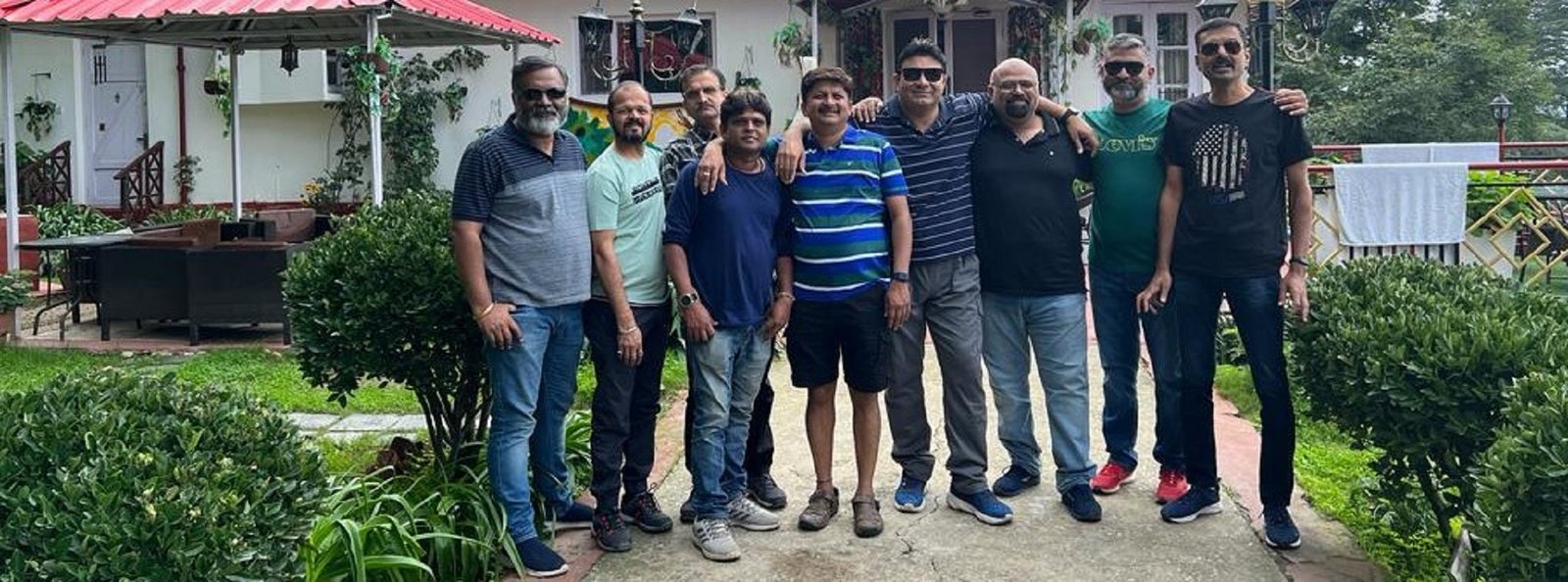 The Aurevoir99 group together